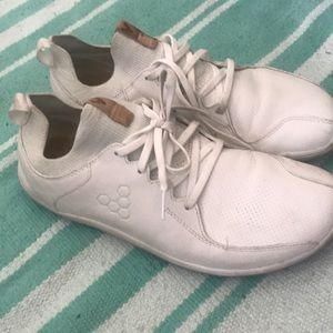 Vivo barefoot white street shoe